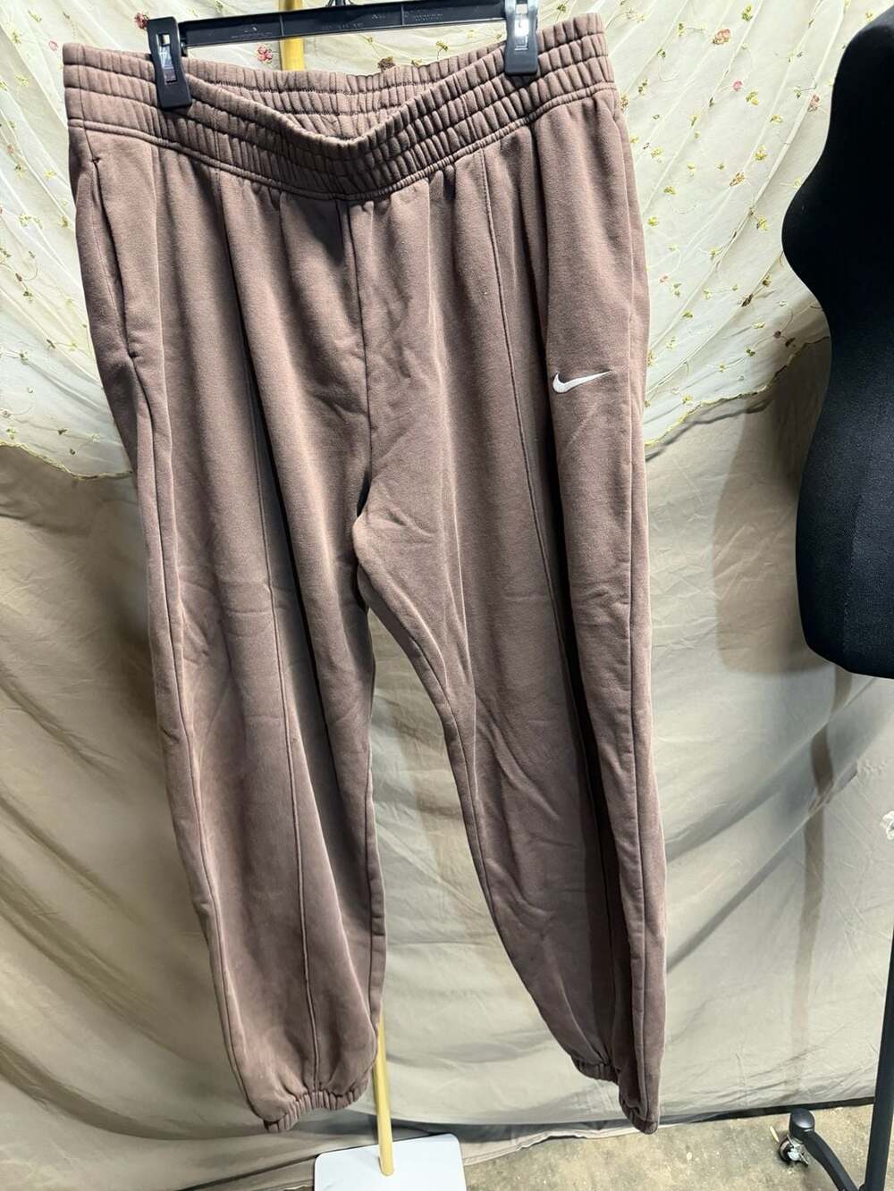 Nike Sports Wear Essential Fleece Brown Sweatpants
